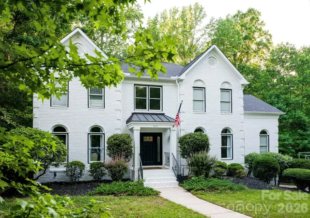 Photo 2 of Single family home for sale at 1617 Home Pl, Matthews, NC 28105 | MLS# 4384540 | Listing updated on 2026-08-31
