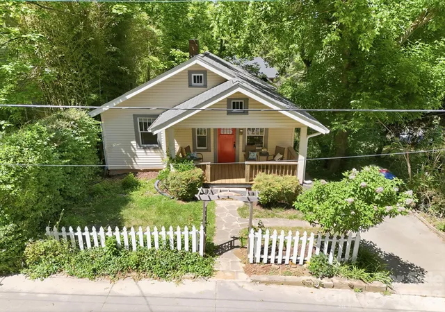 Photo 3 of Single family home for sale at 86 Annandale Ave, Asheville, NC 28801 | MLS# 4384599 | Listing updated on 2026-08-17
