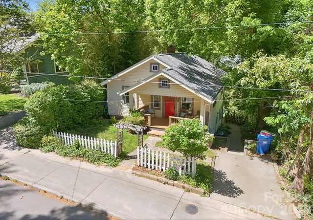 Photo 3 of Single family home for sale at 86 Annandale Ave, Asheville, NC 28801 | MLS# 4384599 | Listing updated on 2026-08-17