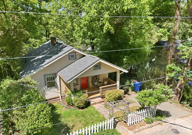 Photo 4 of Single family home for sale at 86 Annandale Ave, Asheville, NC 28801 | MLS# 4384599 | Listing updated on 2026-08-17
