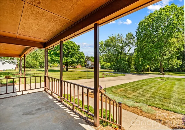 Photo 3 of Single family home for sale at 158 Bonnie Ln, Statesville, NC 28625 | MLS# 4384612 | Listing updated on 2026-06-22