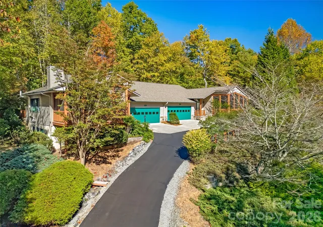 Photo 2 of Townhouse for sale at 51 Duya Ct, Brevard, NC 28712 | MLS# 4384643 | Listing updated on 2026-10-20