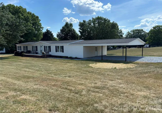 Photo 3 of Single family home for sale at 559 School Dr, Taylorsville, NC 28681 | MLS# 4384662 | Listing updated on 2026-10-01