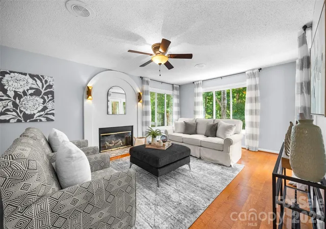 Photo 3 of Single family home for sale at 7057 Mariners Ct, Fort Mill, SC 29708 | MLS# 4384678 | Listing updated on 2026-08-24