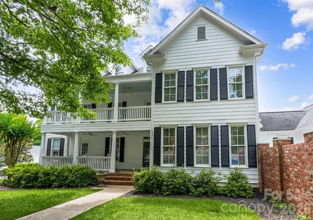 Photo 3 of Single family home for sale at 904 Tuckerton Dr, Fort Mill, SC 29708 | MLS# 4384697 | Listing updated on 2026-10-15