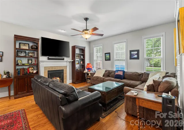 Photo 3 of Single family home for sale at 904 Tuckerton Dr, Fort Mill, SC 29708 | MLS# 4384697 | Listing updated on 2026-10-15