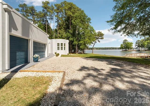 Homes for sale in York, SC | 3911 Sandy Point Dr, York, SC 29745 | MLS# 4384712