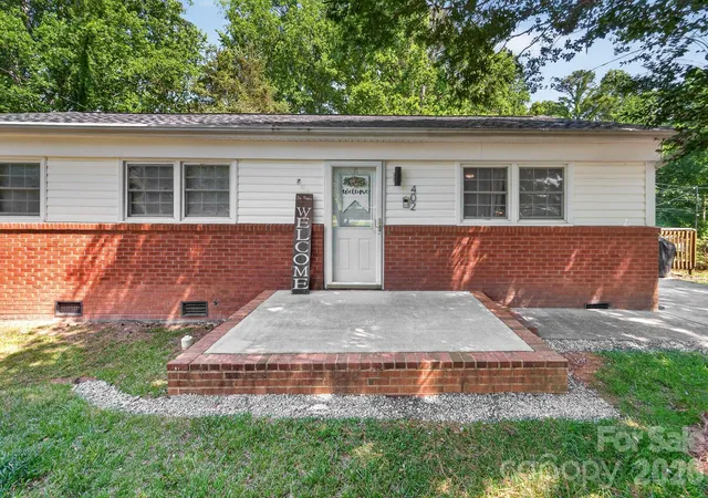 Homes for sale in Dallas, NC | 402 Wooddale Dr, Dallas, NC 28034 | MLS# 4384732