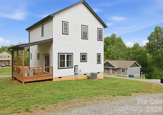 Photo 2 of Single family home for sale at 27 Ben Lippen Rd, Asheville, NC 28806 | MLS# 4384756 | Listing updated on 2026-09-18