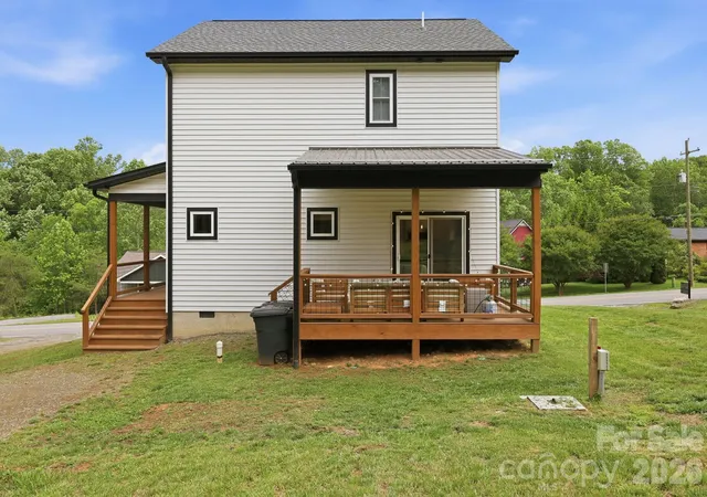 Photo 3 of Single family home for sale at 27 Ben Lippen Rd, Asheville, NC 28806 | MLS# 4384756 | Listing updated on 2026-09-18