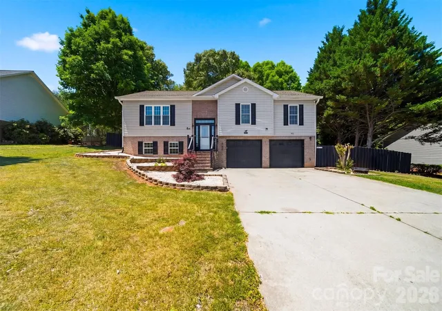 Photo 2 of Single family home for sale at 107 Cliffwood Dr, Hudson, NC 28638 | MLS# 4384762 | Listing updated on 2026-09-12