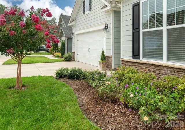 Photo 3 of Single family home for sale at 743 Summerfield Pl, Flat Rock, NC 28731 | MLS# 4384788 | Listing updated on 2026-09-15