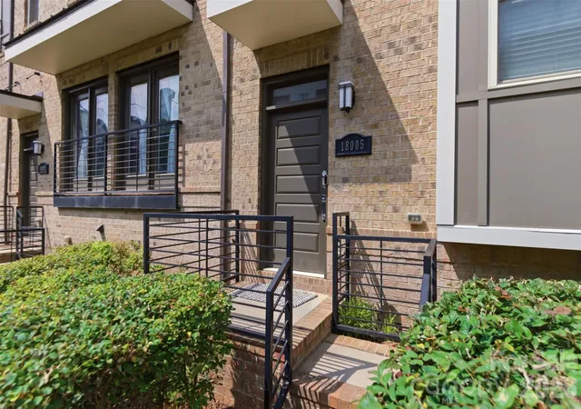 3rd image of 18005 Nolita Ln, Charlotte, NC 28204 | MLS# 4384825