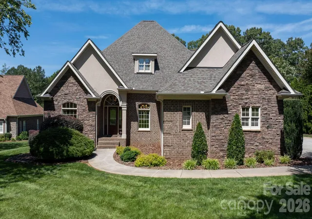 2nd image of 1055 Catawba Greens Dr, Newton, NC 28658 | MLS# 4384886