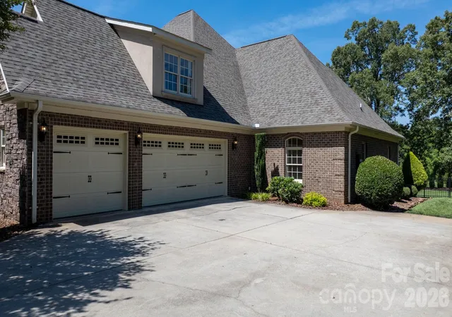 4th image of 1055 Catawba Greens Dr, Newton, NC 28658 | MLS# 4384886
