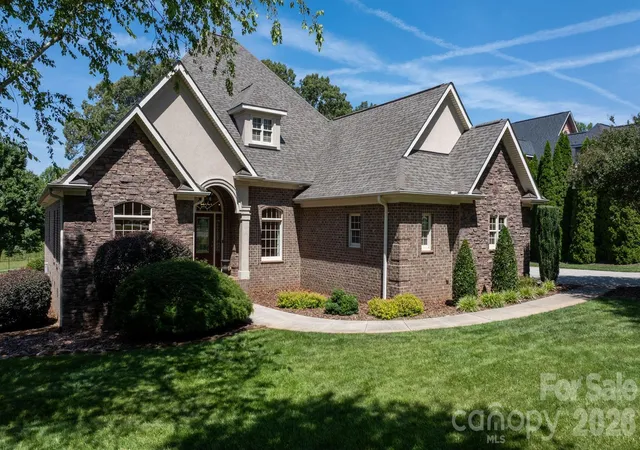 3rd image of 1055 Catawba Greens Dr, Newton, NC 28658 | MLS# 4384886