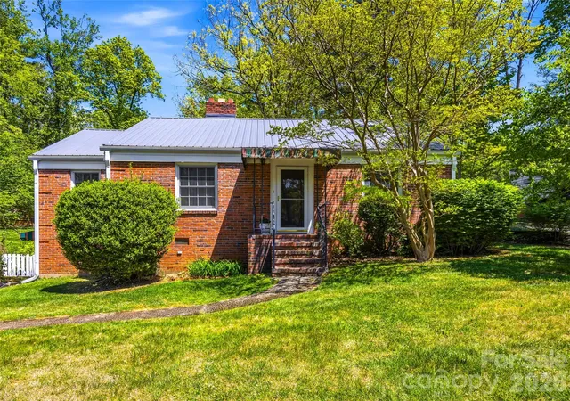 Homes for sale in Asheville, NC | 28 Canterbury Rd, Asheville, NC 28805 | MLS# 4384902