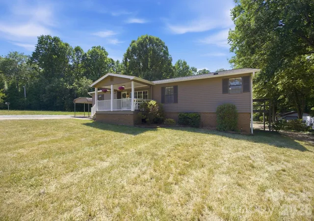 Photo 2 of Single family home for sale at 4377 Catawba Burris Rd, Denver, NC 28037 | MLS# 4384921 | Listing updated on 2026-09-22