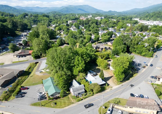 Homes for sale in Waynesville, NC | 462 Walnut St, Waynesville, NC 28786 | MLS# 4384922