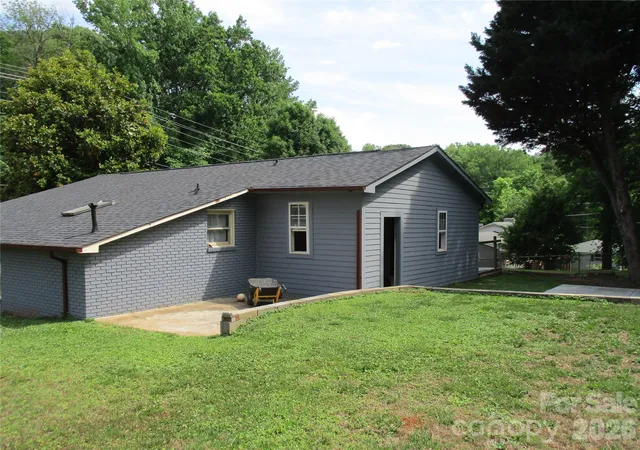 Photo 3 of Single family home for sale at 307 6th Street, Belmont, NC 28012 | MLS# 4384941 | Listing updated on 2026-09-17
