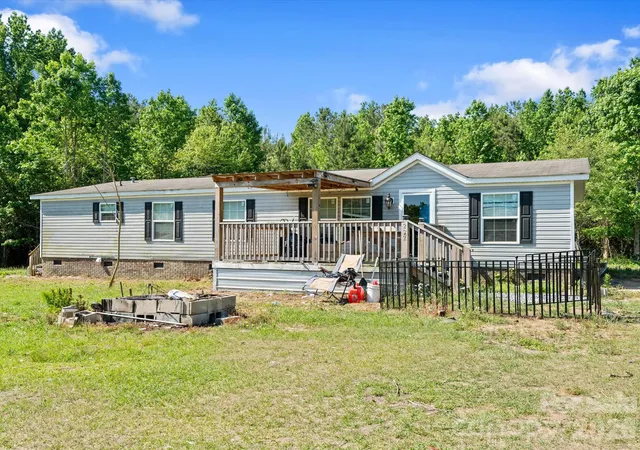 Photo 1 of Single family home for sale at 292 Longhorn Ln, Cheraw, SC 29520 | MLS# 4384944 | Listing updated on 2026-10-01
