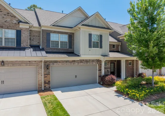 Photo 2 of Townhouse for sale at 1038 Crst Oak Ln, Fort Mill, SC 29707 | MLS# 4384950 | Listing updated on 2026-08-28