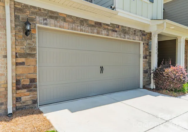 Photo 4 of Townhouse for sale at 1038 Crst Oak Ln, Fort Mill, SC 29707 | MLS# 4384950 | Listing updated on 2026-08-28