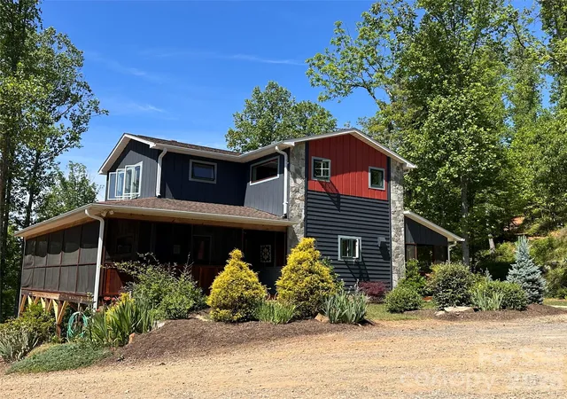 Photo 1 of Single family home for sale at 2825 Harrell Hl Rd, Bakersville, NC 28705 | MLS# 4384975 | Listing updated on 2026-08-19