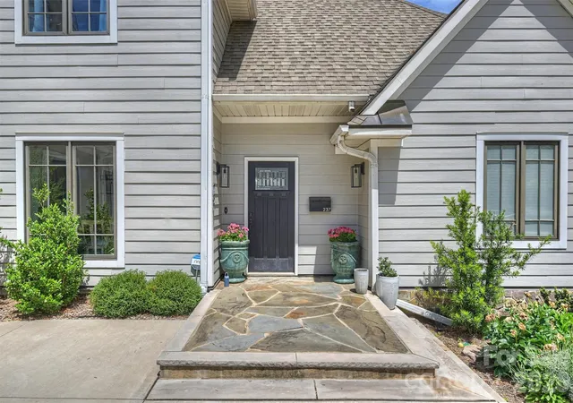 2nd image of 237 Hunter Ln, Charlotte, NC 28211 | MLS# 4384992