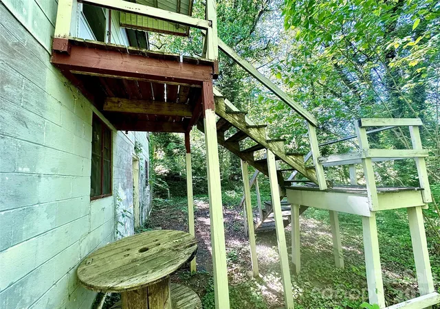 Photo 3 of Single family home for sale at 141 10th Avenue Se, Hickory, NC 28602 | MLS# 4385019 | Listing updated on 2026-06-26