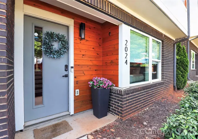 3rd image of 2024 Bryant Park Dr, Charlotte, NC 28208 | MLS# 4385120