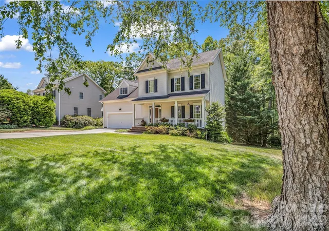 Photo 3 of Single family home for sale at 1042 Columbine Rd, Asheville, NC 28803 | MLS# 4385131 | Listing updated on 2026-08-19
