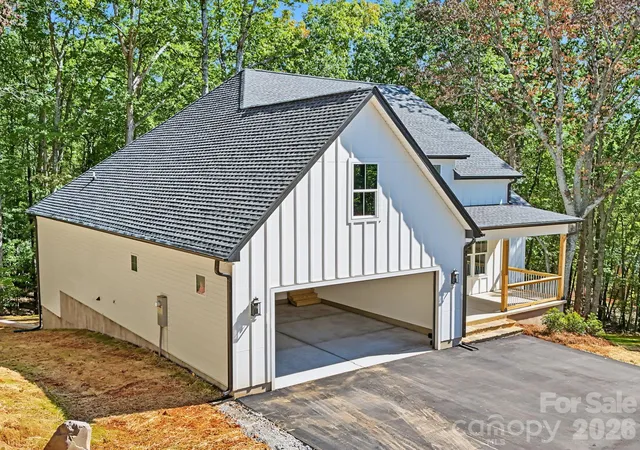 Photo 2 of Single family home for sale at 5296 Liberty Hl Rd W, York, SC 29745 | MLS# 4385146 | Listing updated on 2026-10-09