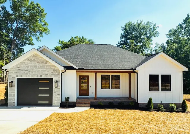 Photo 1 of Single family home for sale at 29 Hartman Pl, Concord, NC 28027 | MLS# 4385186 | Listing updated on 2026-07-29