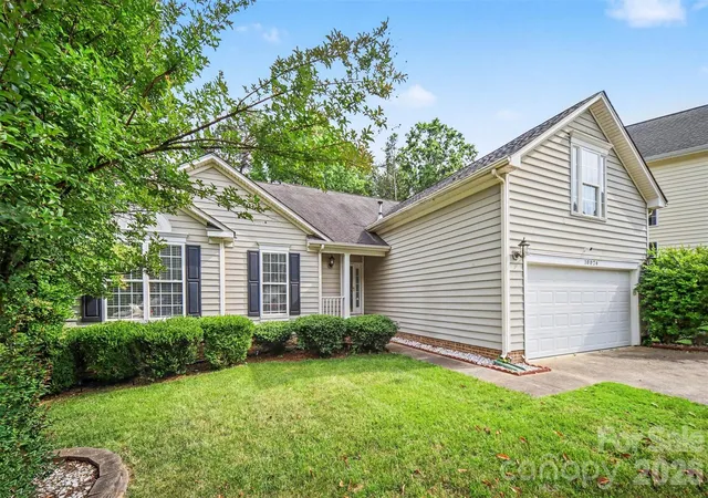 2nd image of 10026 Dauphine Dr, Charlotte, NC 28216 | MLS# 4385192