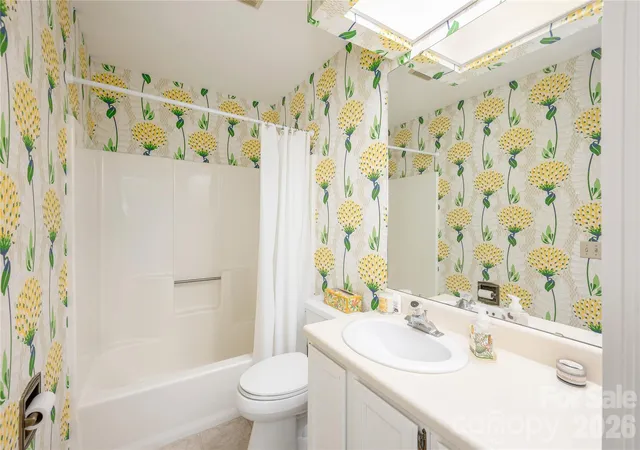 Listing Photo 2 - Condo for sale in building located at 36 Quail Run Cir, Brevard, NC 28712 - Unit #
