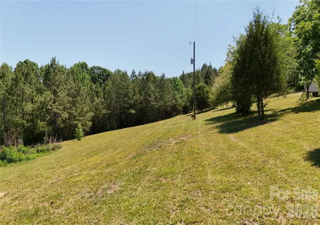 Photo 2 of Single family home for sale at 365 Guernsey Ln, Spartanburg, SC | MLS# 4385221 | Listing updated on 2026-05-23