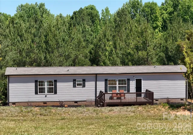 Photo 4 of Single family home for sale at 365 Guernsey Ln, Spartanburg, SC | MLS# 4385221 | Listing updated on 2026-05-23