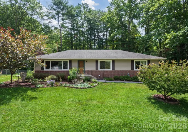2nd image of 112 Lyndale Rd, Hendersonville, NC 28739 | MLS# 4385229
