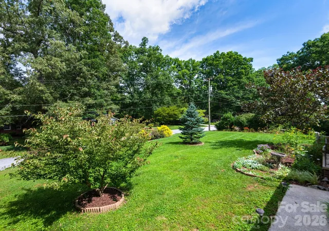 4th image of 112 Lyndale Rd, Hendersonville, NC 28739 | MLS# 4385229