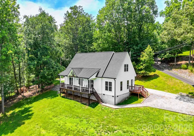Photo 1 of Single family home for sale at 182 Ellerslie Acre, Hendersonville, NC 28739 | MLS# 4385245 | Listing updated on 2026-09-22