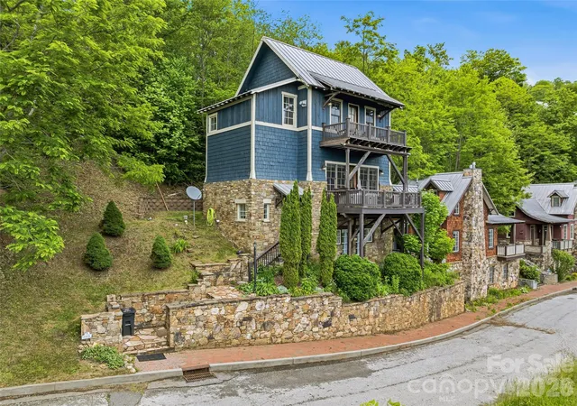 Photo 2 of Single family home for sale at 95 Breakaway Trl S, Mars Hill, NC 28754 | MLS# 4385267 | Listing updated on 2026-08-16