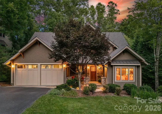 Photo 3 of Single family home for sale at 15 E Owl Creek Ln, Fairview, NC 28730 | MLS# 4385269 | Listing updated on 2026-10-05
