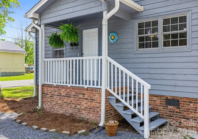 3rd image of 1421 Flint Hill St, Rock Hill, SC 29730 | MLS# 4385287