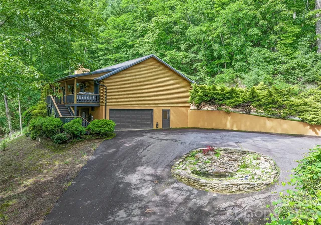 Homes for sale in Burnsville, NC | 357 Rosewood Ln, Burnsville, NC 28714 | MLS# 4385330