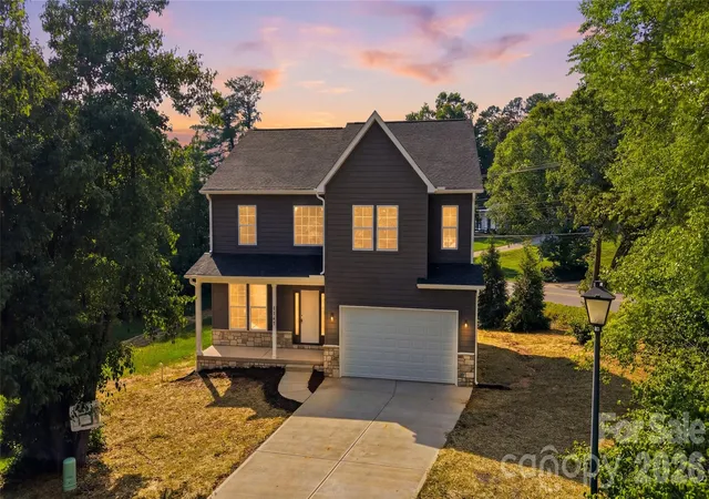 1st image of 1147 10th Street Ln Nw, Hickory, NC 28601 | MLS# 4385331