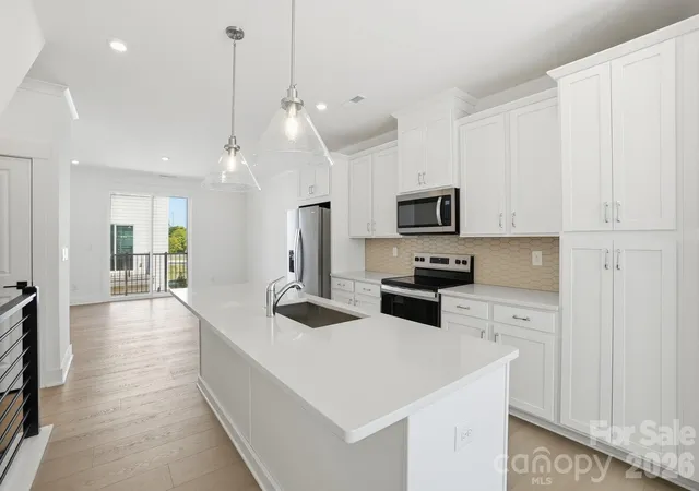 Townhouse for sale at 1124 Kokomo Ln, Charlotte, NC 28206 | MLS# 4385352