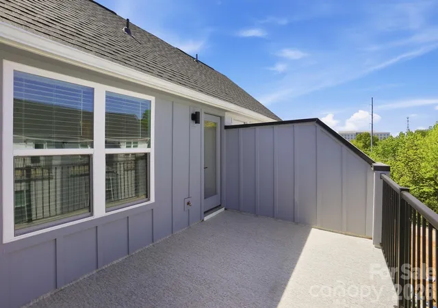 Photo 3 of Townhouse for sale at 1124 Kokomo Ln, Charlotte, NC 28206 | MLS# 4385352 | Listing updated on 2026-09-29