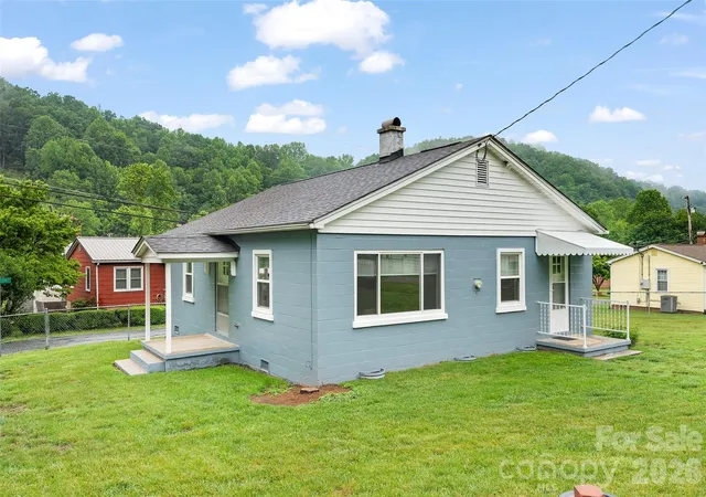 Photo 2 of Single family home for sale at 34 Stephens Rd, Waynesville, NC 28786 | MLS# 4385365 | Listing updated on 2026-10-05