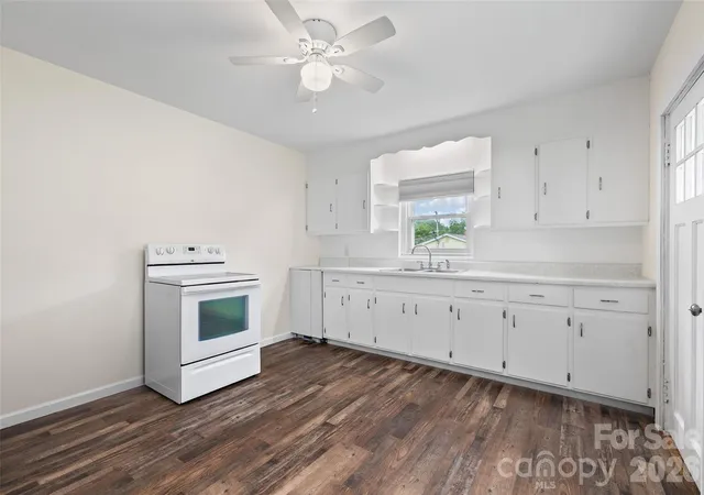 Photo 4 of Single family home for sale at 34 Stephens Rd, Waynesville, NC 28786 | MLS# 4385365 | Listing updated on 2026-10-08
